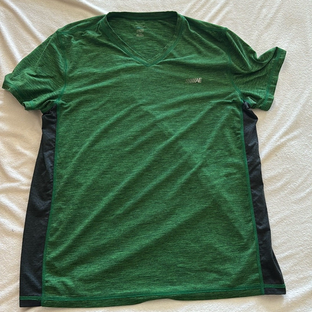 Activewear Large AE Shirt
